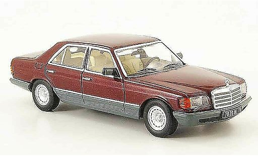 Mercedes 500 Base 1/43 IXO (W126) rood grijs 1980 modelauto