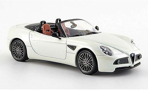 Alfa Romeo 8C competizione 1/43 M4 Spyder wit Ausstellung Genf 2008 modelauto