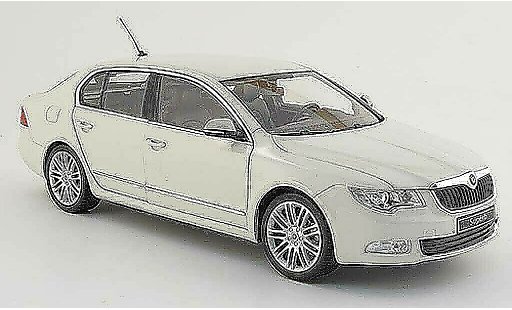 Skoda Superb 2009 1/18 Abrex ii wit modelauto
