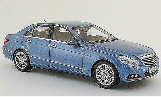 Mercedes Classe E Base 1/18 Minichamps (w 212) blauw 2009 modelauto