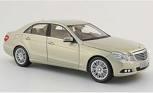 Mercedes Classe E Base 1/18 Minichamps (w 212) beige 2009 modelauto