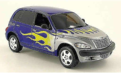 Chrysler PT Cruiser hatchback 1/18 Maisto blauw grijs met falmendesign modelauto