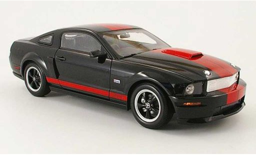 Shelby GT Coupe 1/18 Shelby Collectibles zwart/rood barrett-jackson edition 2008 modelauto