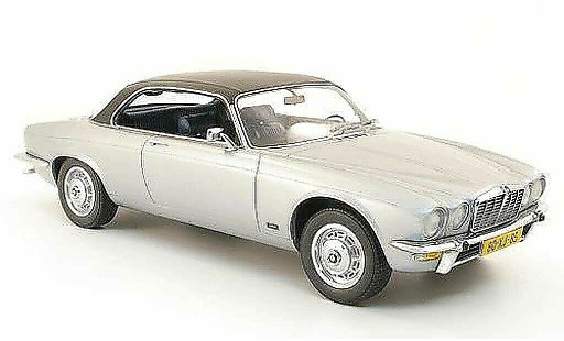Jaguar XJ Base 1/18 Neo c 4.2 grijs metallic/zwart 1974 modelauto