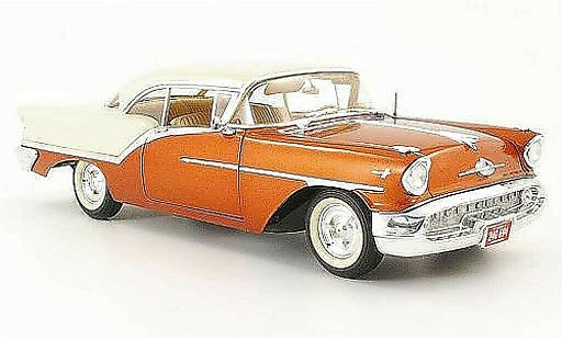 Oldsmobile Super 88 Base 1/18 Highway 61 oranje/beige 1957 modelauto