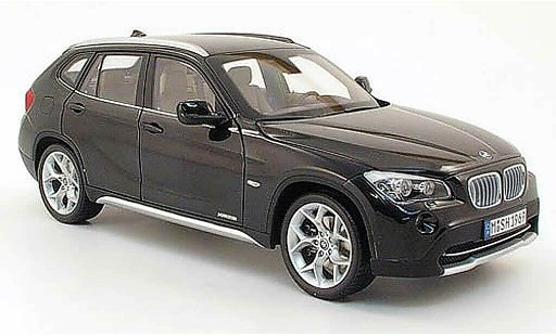 Bmw X1 suv 1/18 Kyosho xDrive 28i zwart modelauto