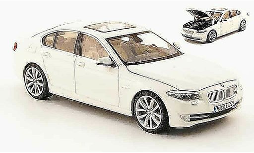 Bmw 550 F10 1/43 Schuco Sedan wit 2010 modelauto