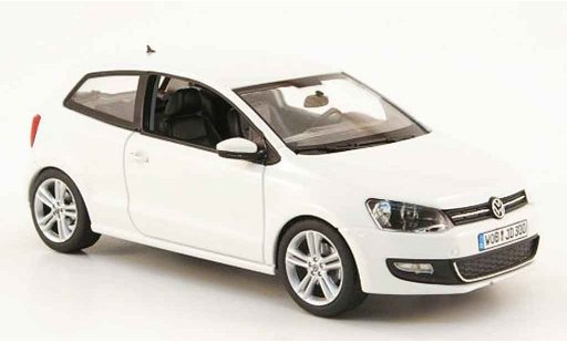 Volkswagen Polo Base 1/43 Schuco wit modelauto