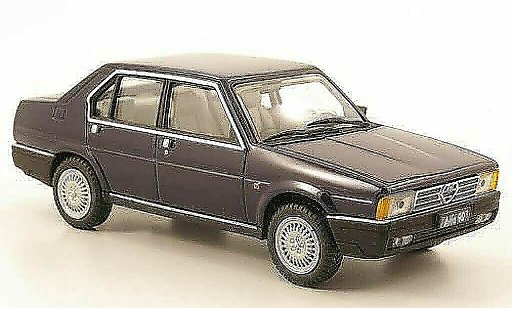 Alfa Romeo 90 berlina 1/43 Pego blauw 1984 modelauto