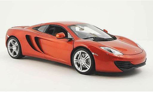 McLaren F1 Base 1/18 Minichamps MP 4-12C oranje modelauto