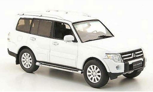 Mitsubishi Pajero Base 1/43 Vitesse wit 2009 modelauto