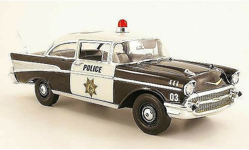 Chevrolet Bel Air police 1/18 Highway 61 1957 zwart/wit Politie modelauto