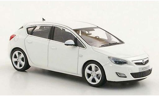 Opel Astra Base 1/43 Minichamps wit 2010 modelauto