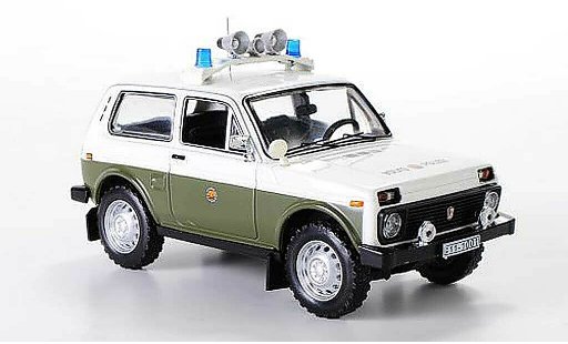 Lada Niva Police 1/43 IST Models (VAZ2121) Volkspolitie 1978 modelauto