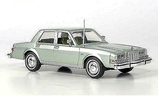 Dodge Diplomat Berline 1/43 First Response groen 1985 modelauto