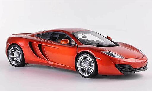 McLaren F1 Base 1/18 Minichamps MP4-12C oranje modelauto