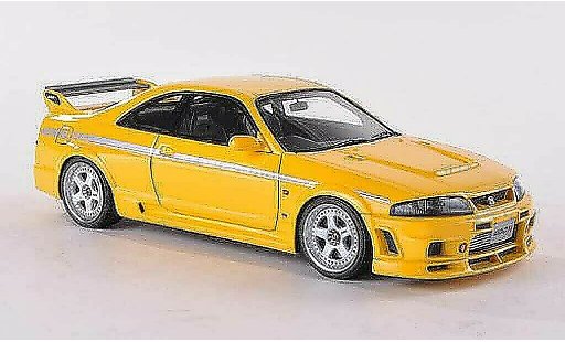 Nissan Skyline R33 1/43 HPI Nismo 400R geel RHD modelauto