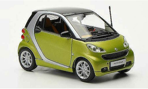 Smart ForTwo Coupe 1/43 Minichamps mat groen/grijs 2010 modelauto