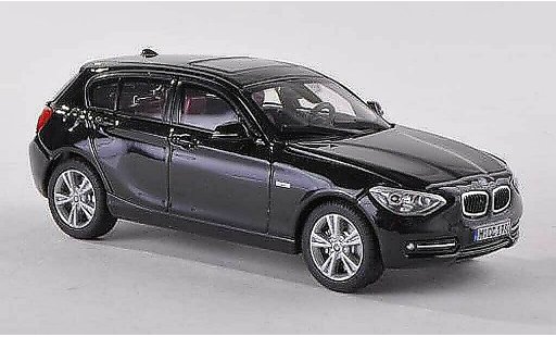 Bmw 118 F20 1/18 Paragon i zwart modelauto