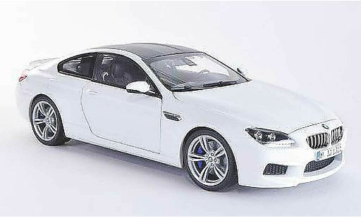 Bmw M6 Coupe 1/18 Paragon F13 wit/carbon 2012 modelauto