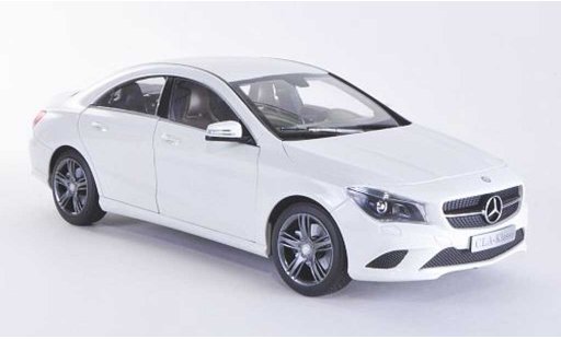 Mercedes CLA Base 1/18 Norev (C117) wit 2013 modelauto