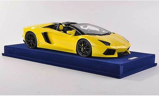Lamborghini Aventador Roadster 1/18 MR Collection LP700-4 geel modelauto
