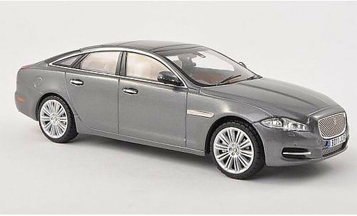 Jaguar XJ Base 1/43 IXO grijs RHD 2011 modelauto