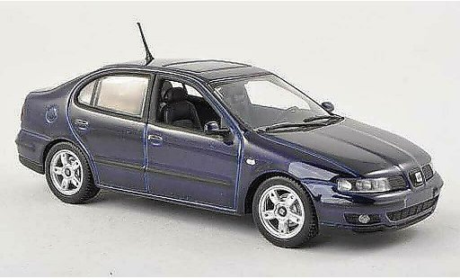 Seat Toledo Base 1/43 Minichamps zwart-blauw modelauto