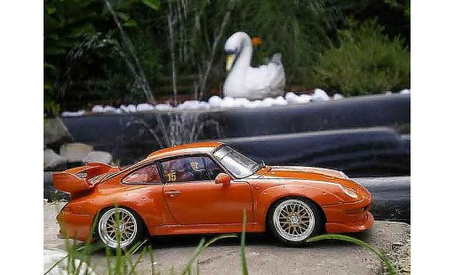 Porsche 911 GT2 1/18 Ut Models street version oranje modelauto