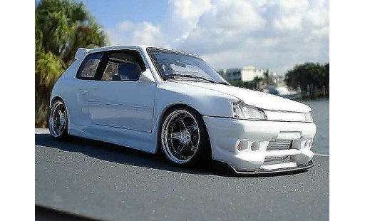 Peugeot 205 GTI 1/18 Solido kit carrosserie modelauto