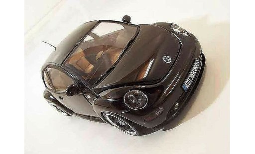 Volkswagen New Beetle Base 1/18 Solido men in black modelauto