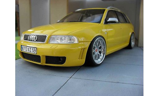 Audi RS4 berline 1/18 Ottomobile geel jantes BBS 19 pouces modelauto