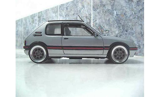 Peugeot 205 GTI 1/18 Solido panoramique modelauto