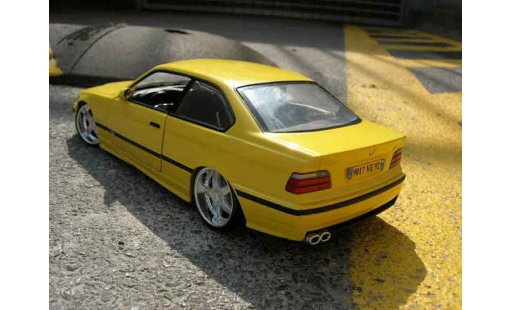 Bmw M3 coupe 1/18 Ut Models jaune E36 tuning modelauto