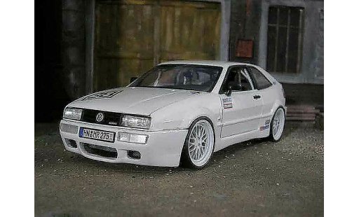 Volkswagen Corrado VR6 1/18 Revell street racer modelauto