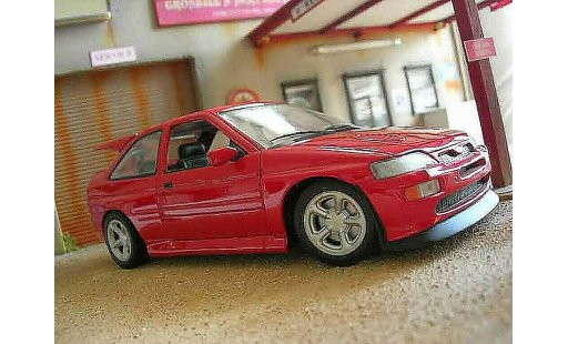 Ford Escort Cosworth 1/18 Ut Models rs rood modelauto