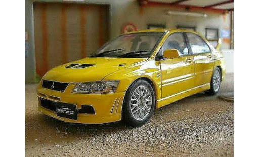 Mitsubishi Lancer Evolution VII 1/18 Autoart geel modelauto