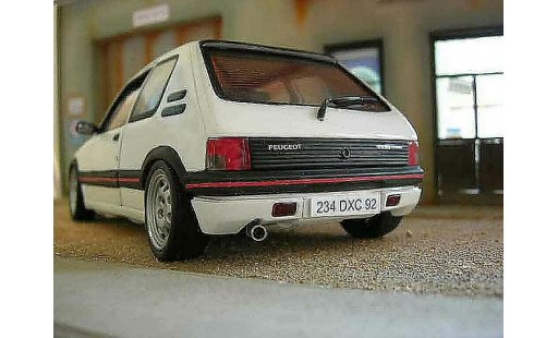 Peugeot 205 GTI 1/18 Solido 1.9 Blanc Meije ligne groupe n modelauto