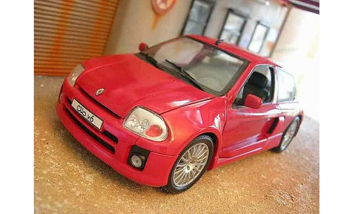 Renault Clio V6 1/18 Universal Hobbies rood modelauto