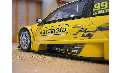 Renault Megane Trophy 1/18 Solido 2006 Beltoise #99 geel modelauto