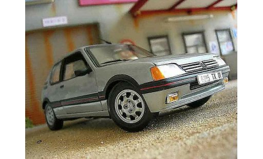Peugeot 205 GTI 1/18 Solido 1.9 grijs futura modelauto