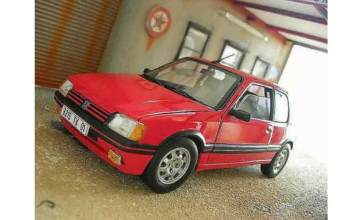 Peugeot 205 GTI 1/18 Solido 1.9 rood vallelunga modelauto
