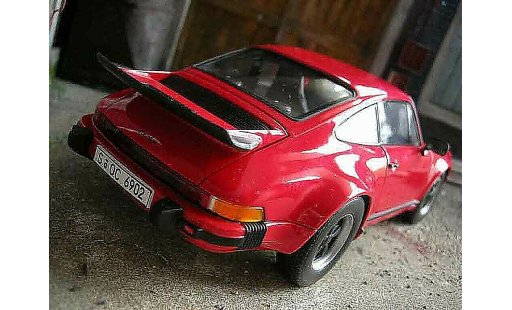 Porsche 911 Turbo 1/18 Norev 3.0 rood modelauto