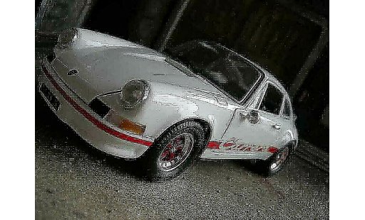 Porsche 911 RS 1/18 Universal Hobbies 2.7 wit modelauto
