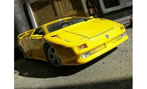 Lamborghini Diablo 1990 1/18 Maisto geel modelauto