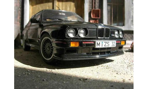 Bmw M3 Sport Evolution 1/18 Autoart E30 zwart modelauto