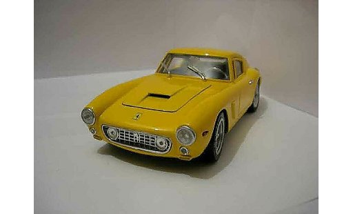 Ferrari 250 GT 1961 1/18 Universal Hobbies sedantte modelauto