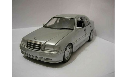 Mercedes Classe C AMG 1/18 Ut Models 36 grijs modelauto