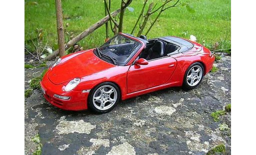 Porsche 911 Cabriolet 1/18 Maisto S rood modelauto