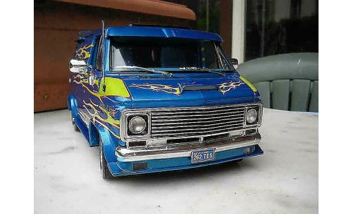 Chevrolet Van fourgon 1/18 Highway 61 1974 modelauto